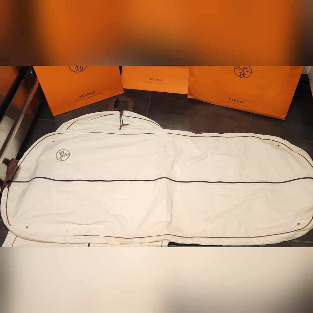 Hermes Huge Wardrobe bags, hangers, Bag ,Jacket ,Dress , Deceased body??